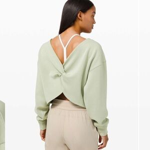 Lululemon Twist Back-to-Front Pullover Size 4